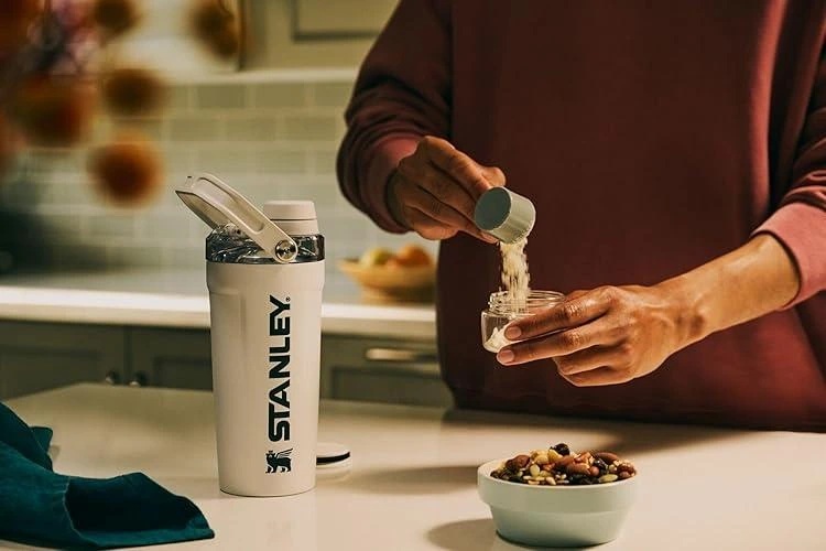 شیکر استنلی 590 میل مدل ACTIVATE SHAKER BOTTLE مخزن دار - Image 5